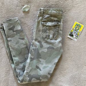 Abercrombie & Fitch Camo combat skinny pants